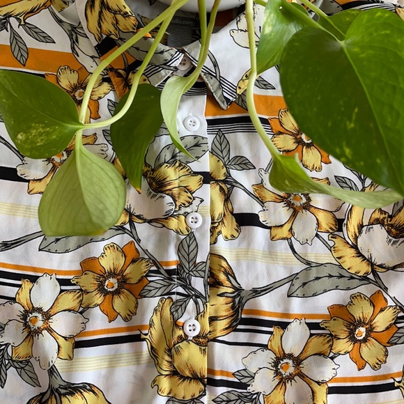 Charlotte Russe Size Small Flower print Blouse - Picture 5 of 12